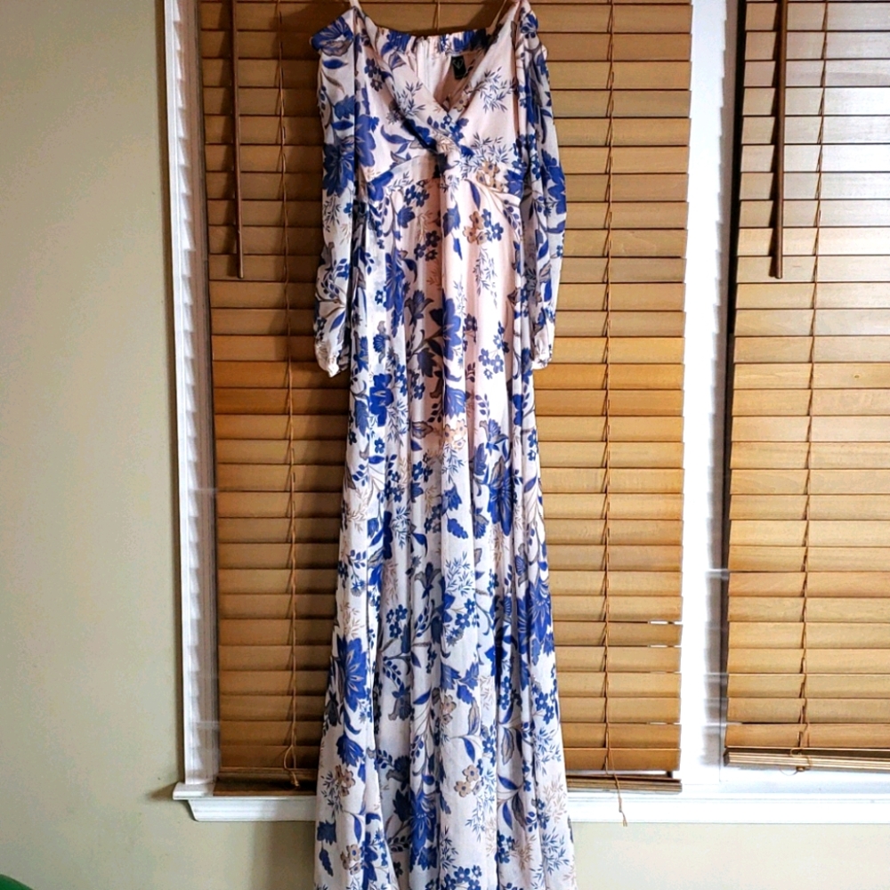 Long flowy dress.  Size S. New